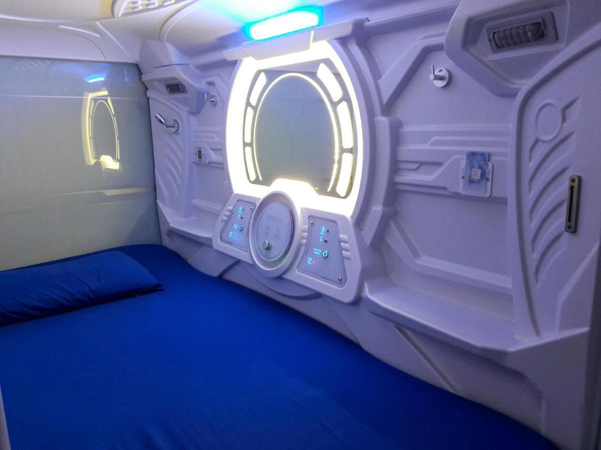 Bangau - Short Term Rest Area Capsule Hotel Sepang Exteriör bild